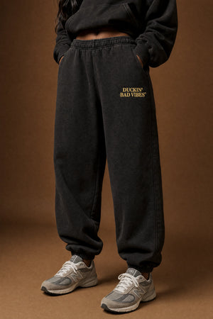 DUCKIN BAD VIBED EMBROIDERED SWEATPANTS (BLACK)