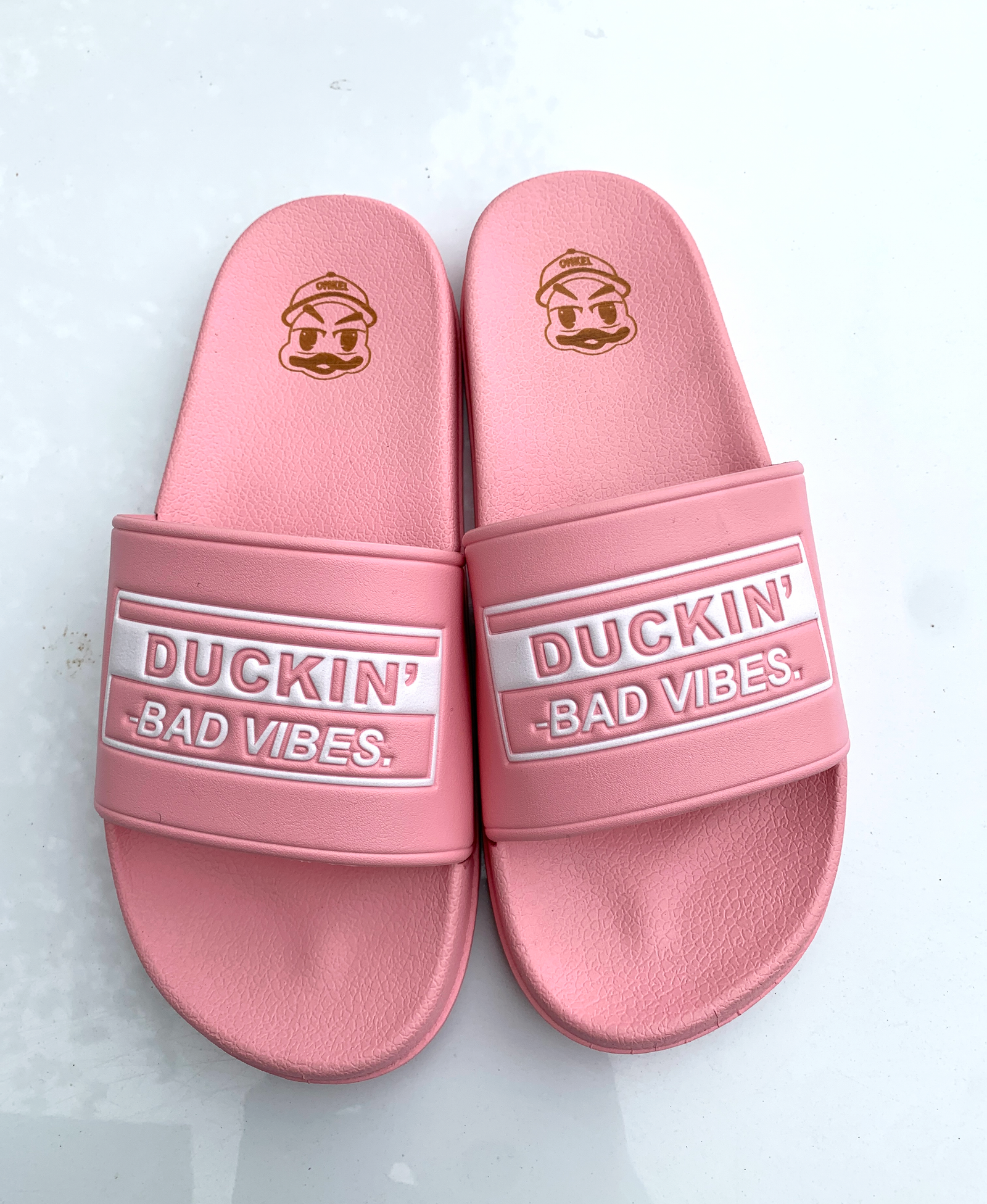DUCKIN' BAD VIBES SLIDE (PINK)